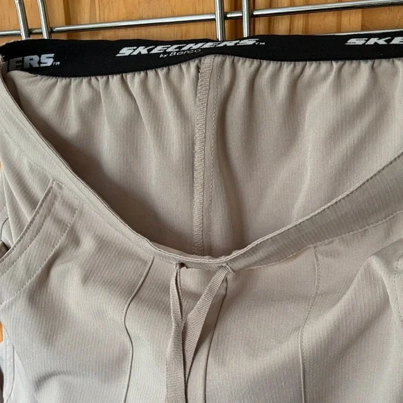 Skechers by Barco Scrub set  Tan V-Neck Short Sleeve M top- S pants - Picture 5 of 9